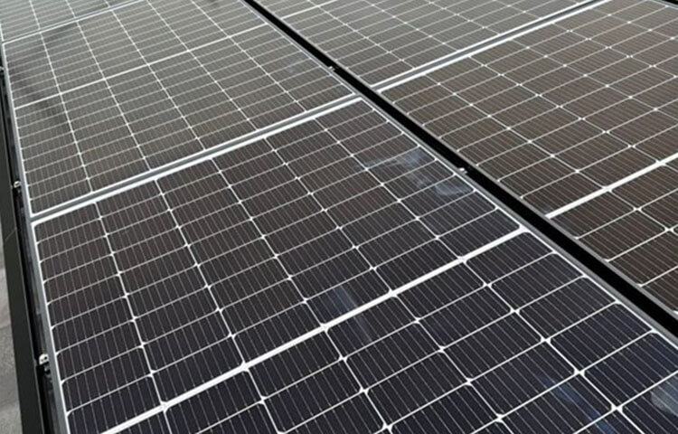 ソーラーパネル設置写真